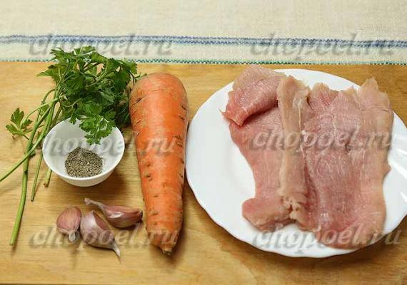 Мясные рулетики из свинины со сладким перцем и зеленью